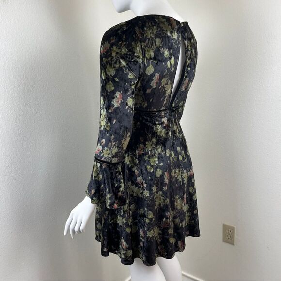 Banned Retro Womens Size 14 Fair & Foward Floral Velvet Mini Dress Bell Sleeve - Picture 9 of 14